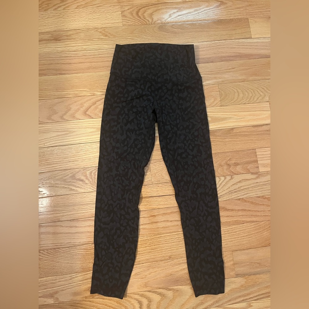 Lululemon allign leggings size 6, 25 inch, snakeskin camo